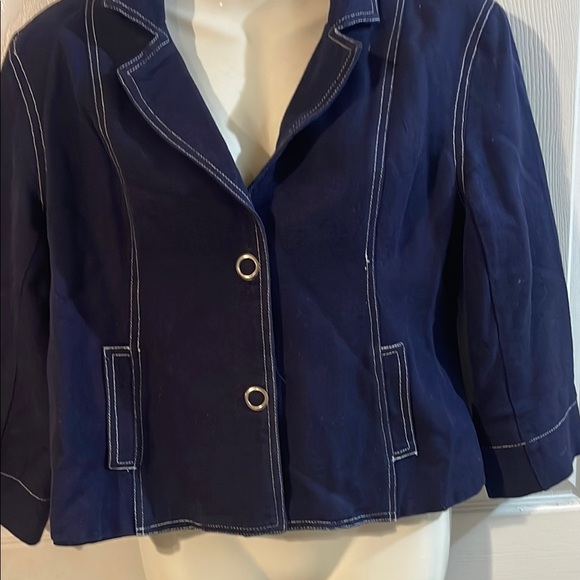 Elegant Navy Women's Blazer with Contrast Stitching - Picture 3 of 9